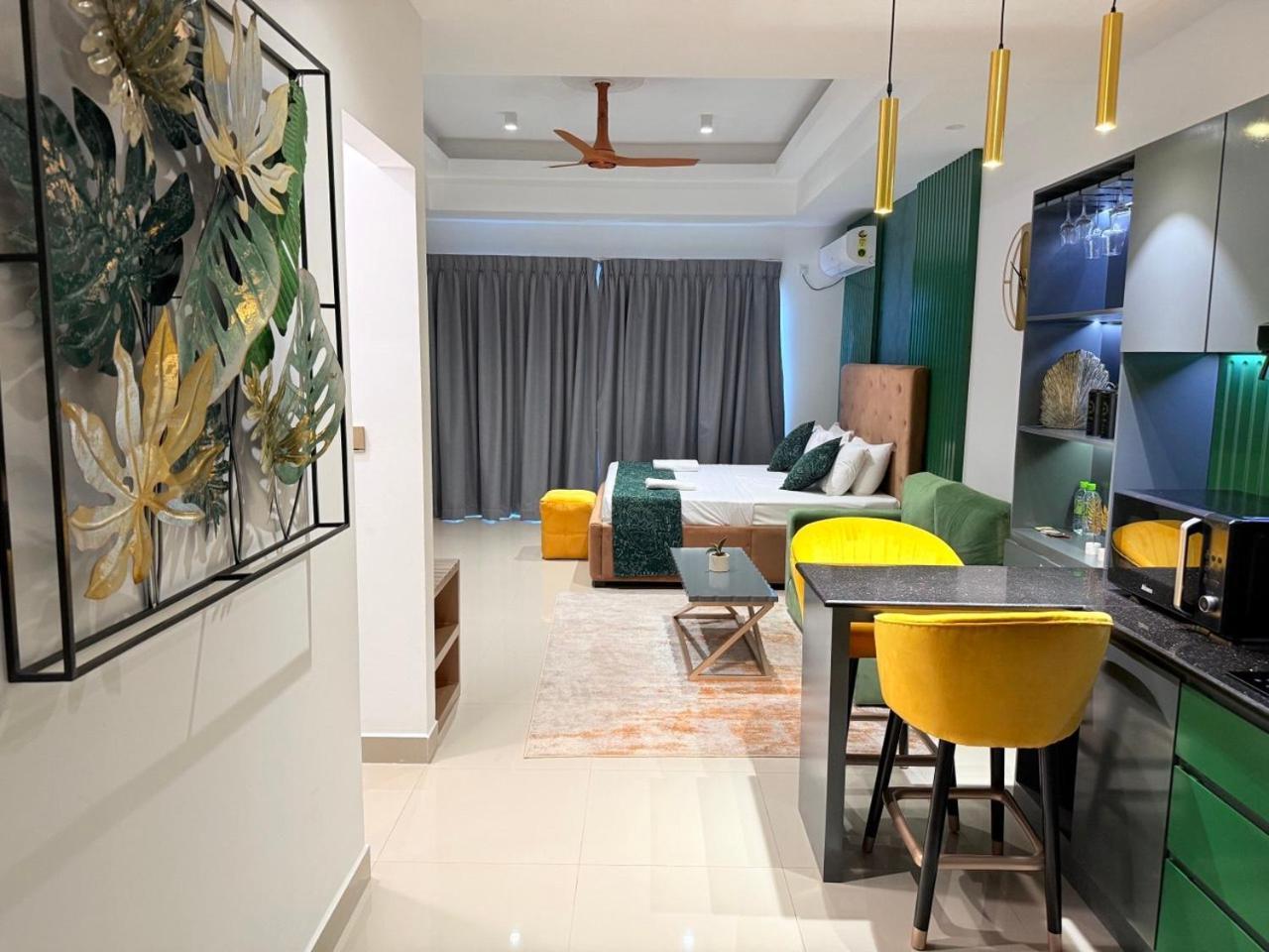 Ocean Breeze Negombo- Tidesend Luxury Beach Apartments Exterior photo