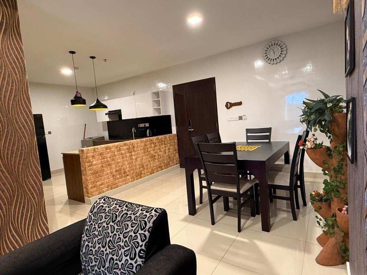 Ocean Breeze Negombo- Tidesend Luxury Beach Apartments Exterior photo