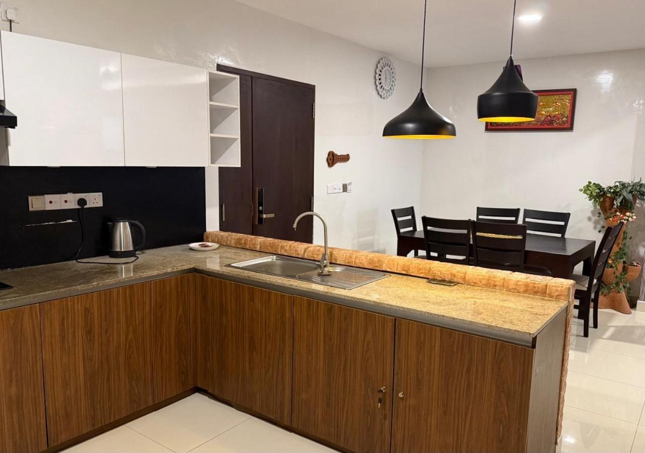 Ocean Breeze Negombo- Tidesend Luxury Beach Apartments Exterior photo