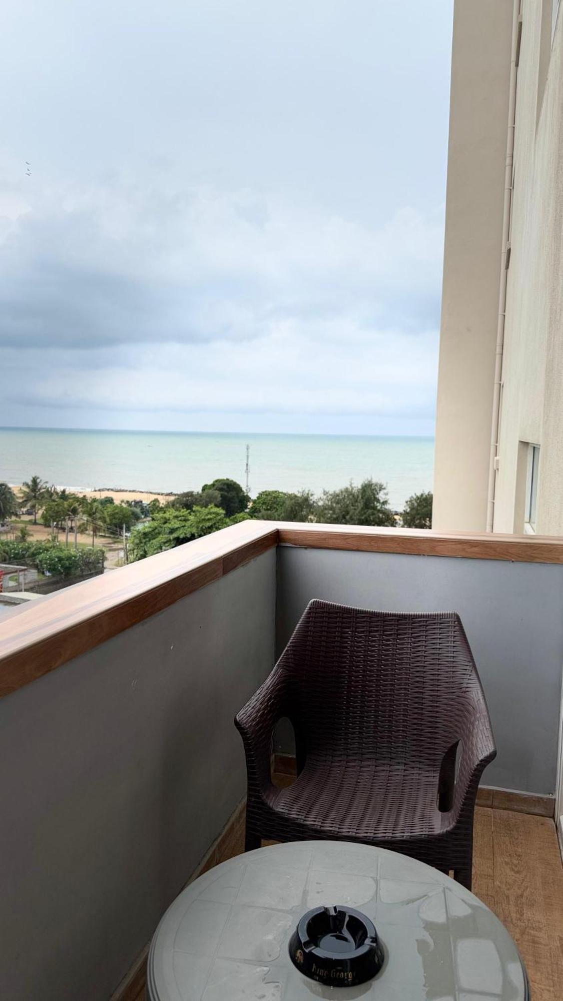 Ocean Breeze Negombo- Tidesend Luxury Beach Apartments Exterior photo